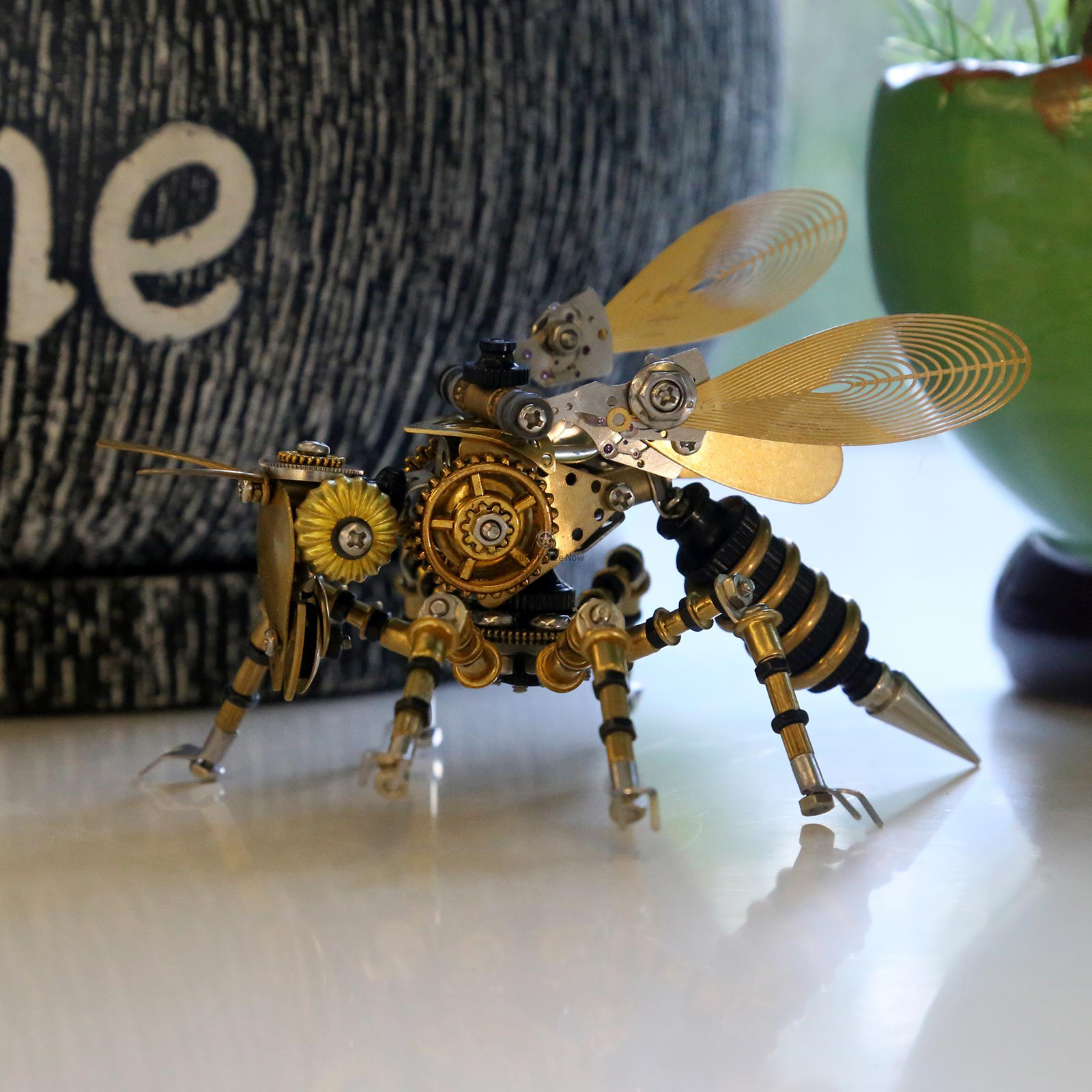 Steampunk Wasp 3D Metal Insect Model Kit Steampunk Wasp 3D Metal Insect Model Kit