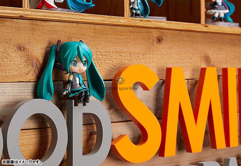 Hatsune Miku Nendoroid Figurine - Swacchao Version Hatsune Miku Nendoroid Figurine - Swacchao Version