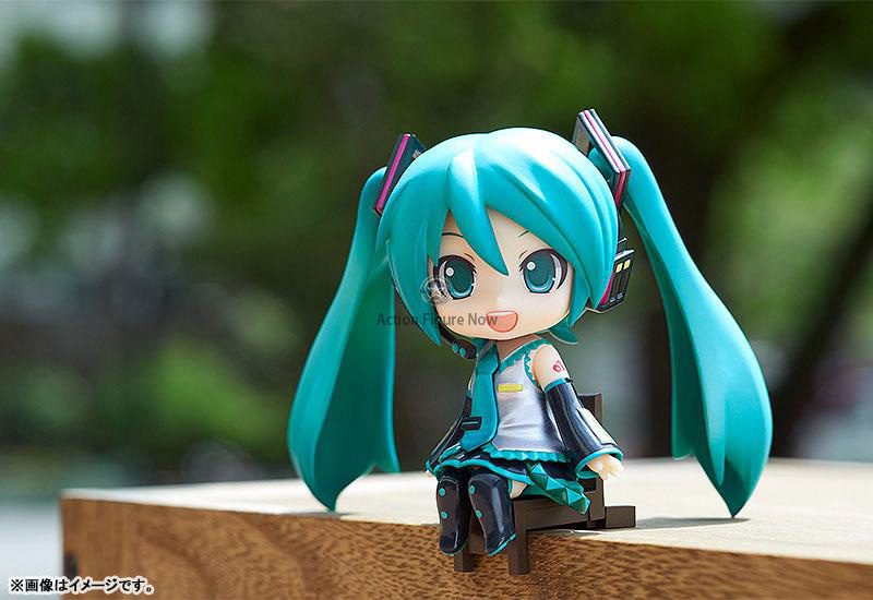 Hatsune Miku Nendoroid Figurine - Swacchao Version Hatsune Miku Nendoroid Figurine - Swacchao Version