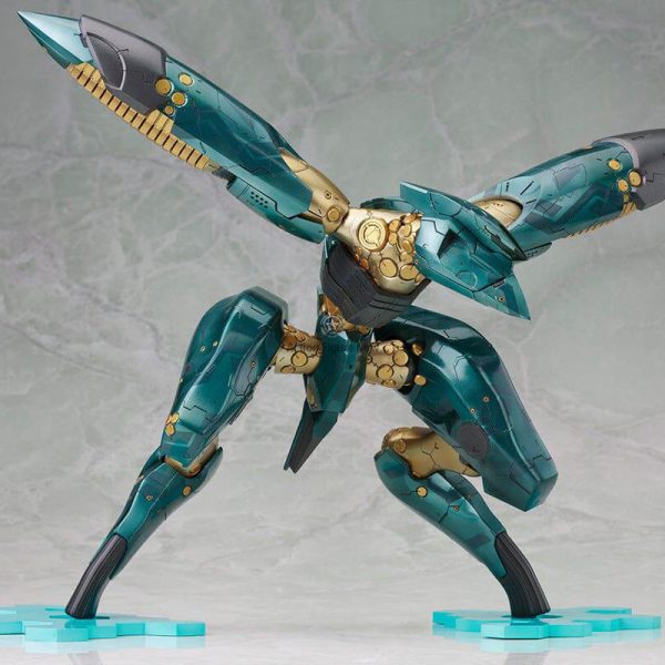 Metal Gear RAY - Plastic Model Kit (Ages 12 & Up)