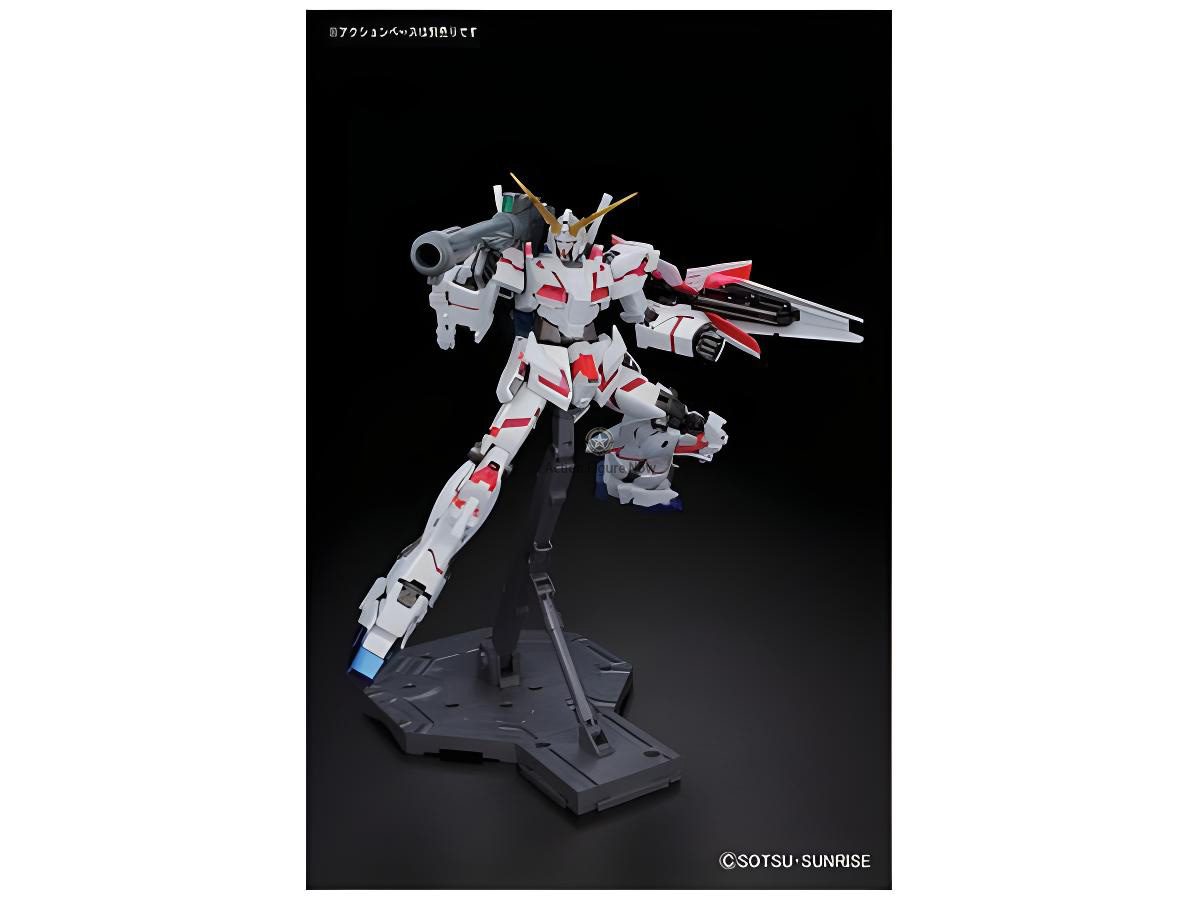 1/100 MG RX-0 Unicorn Gundam Red or Green Frame Twin Frame Edition with Titanium Finish 1/100 MG RX-0 Unicorn Gundam Red or Green Frame Twin Frame Edition with Titanium Finish