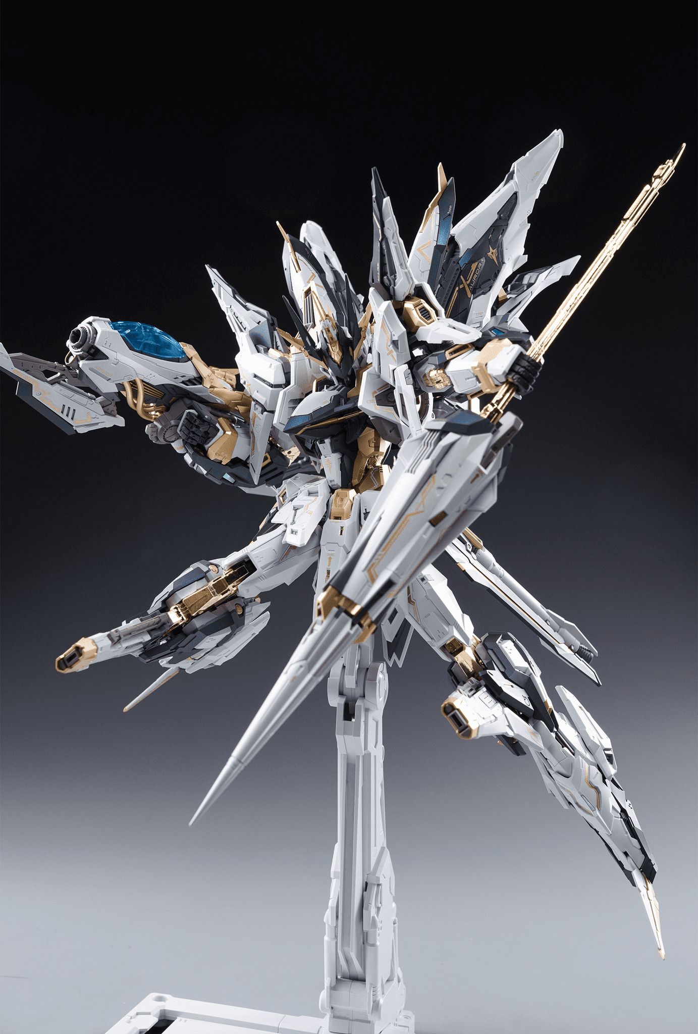 Aurora Infinity Nova 1/100 Scale Model Kit Aurora Infinity Nova 1/100 Scale Model Kit