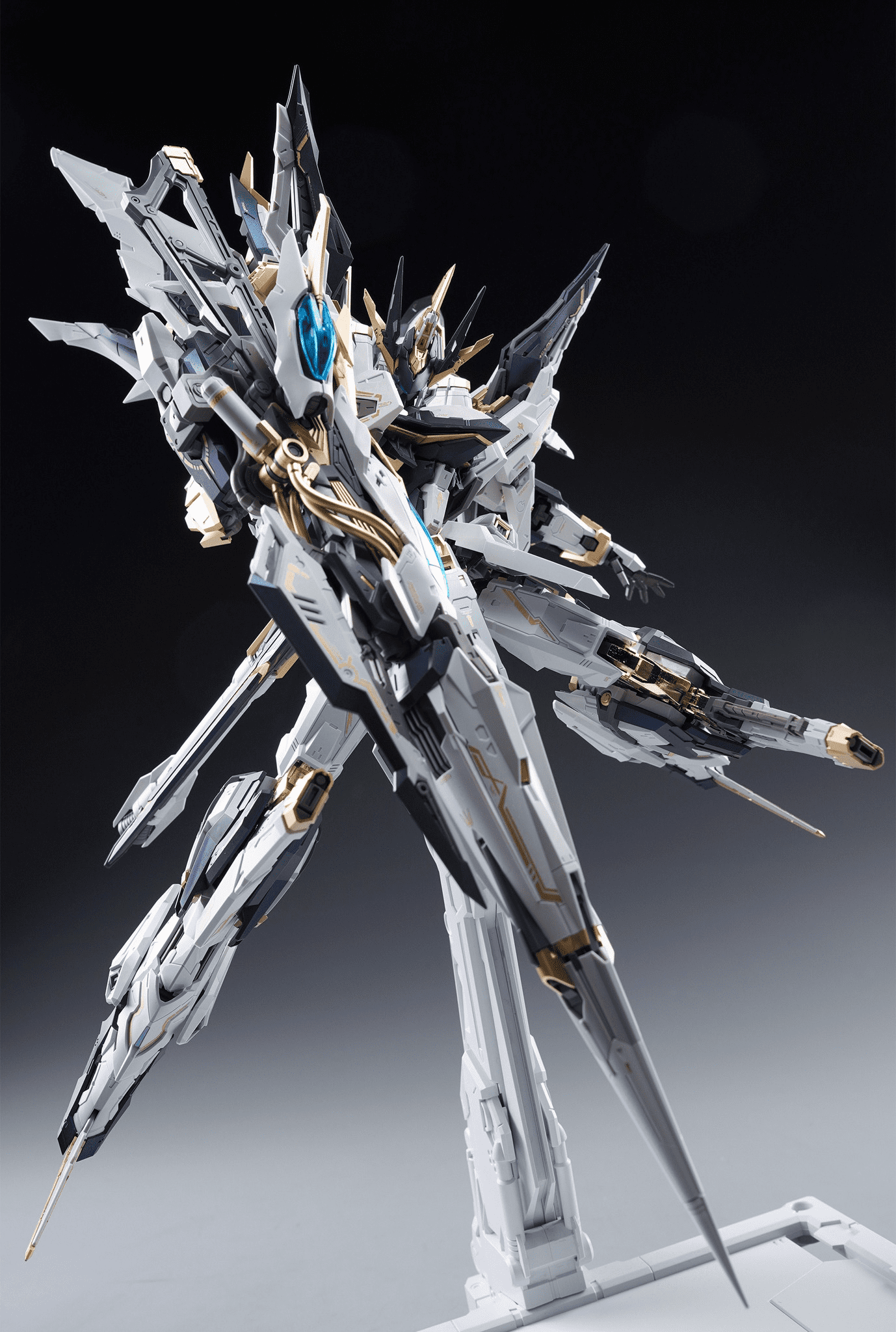 Aurora Infinity Nova 1/100 Scale Model Kit Aurora Infinity Nova 1/100 Scale Model Kit