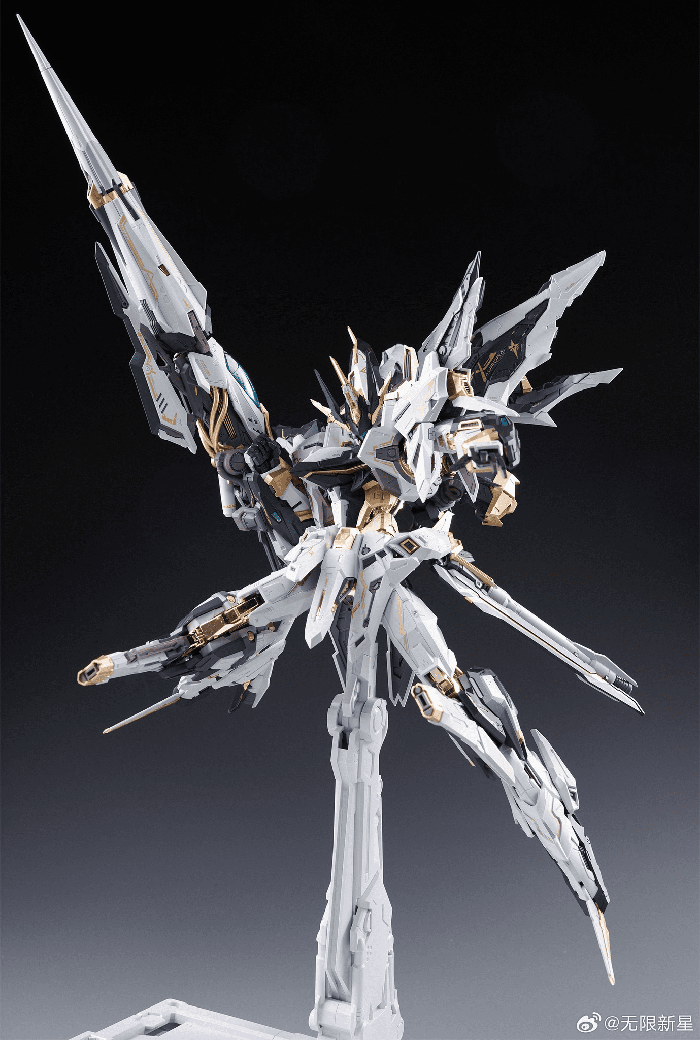 Aurora Infinity Nova 1/100 Scale Model Kit Aurora Infinity Nova 1/100 Scale Model Kit