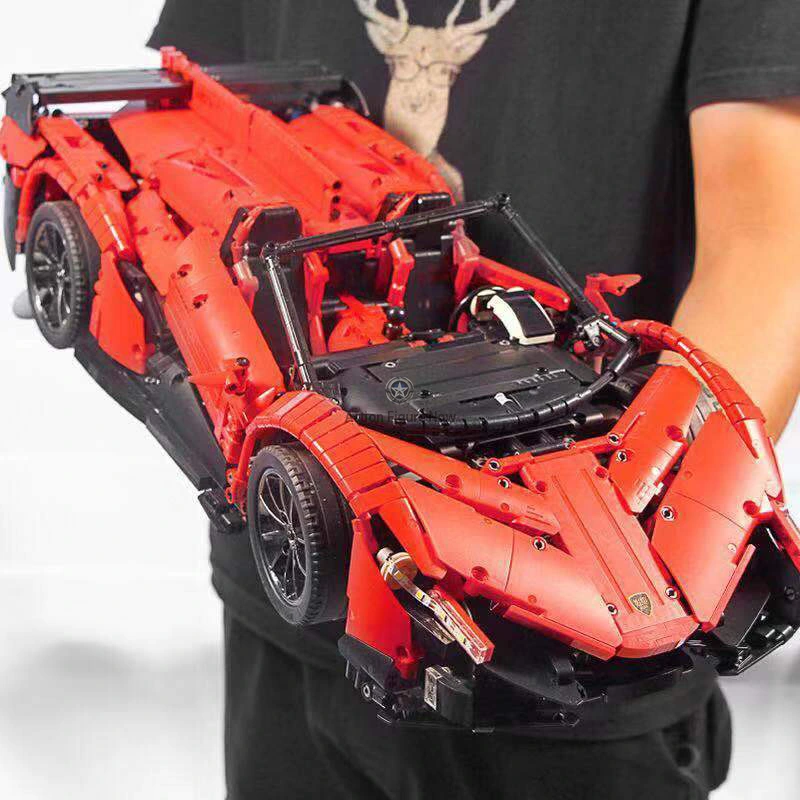 Remote-Controlled Venom GT Roadster (3427 Pieces) Remote-Controlled Venom GT Roadster (3427 Pieces)