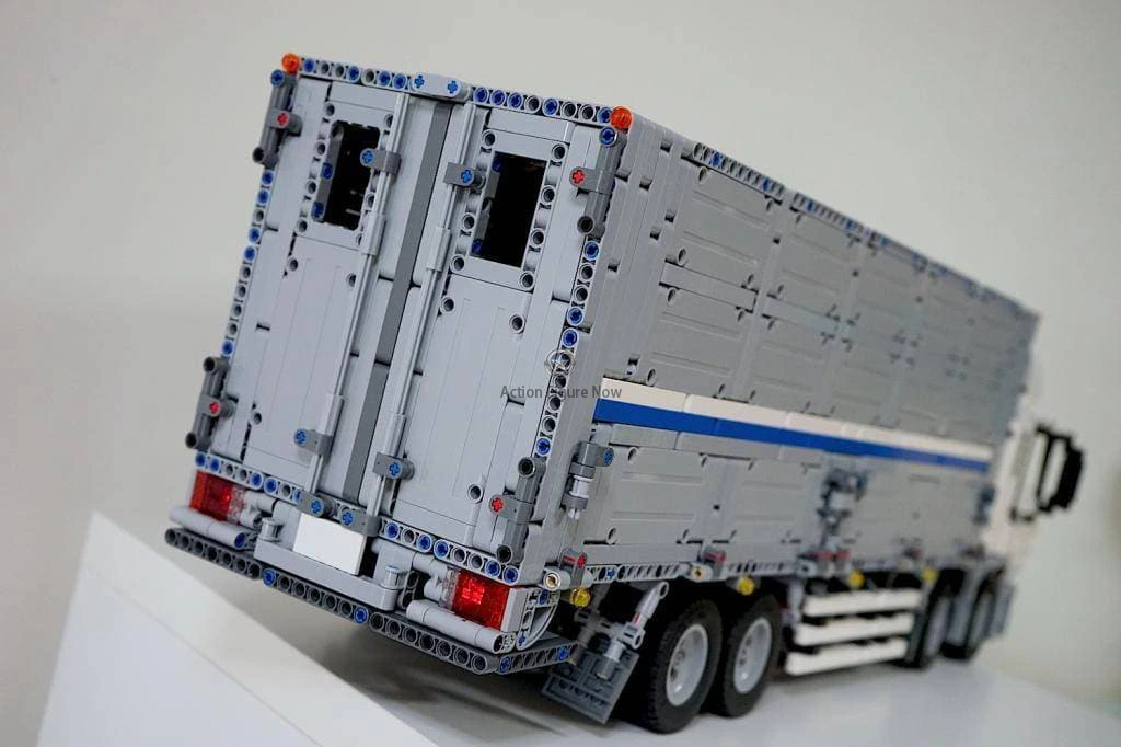 4,380-Piece Remote Control Cargo Vehicle 4,380-Piece Remote Control Cargo Vehicle