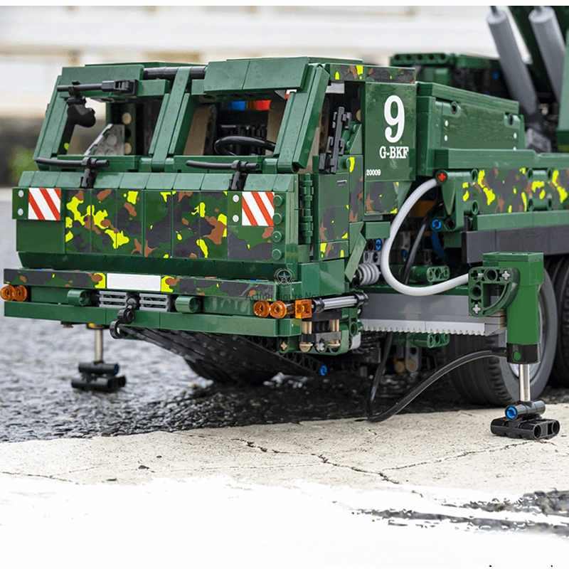 1:32 Remote Controlled Armored Rescue Vehicle (5538 Pieces) 1:32 Remote Controlled Armored Rescue Vehicle (5538 Pieces)