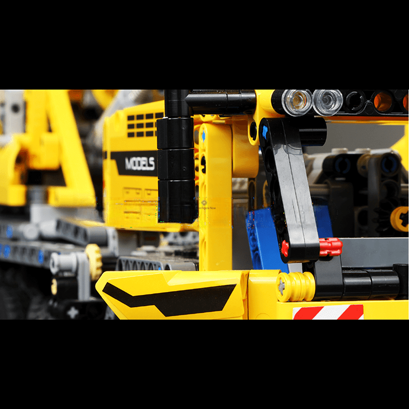 Remote Control Mechanical Crane Constructor Kit by ActionFigureNow - 13107 Model with 2,590 Pieces Remote Control Mechanical Crane Constructor Kit by ActionFigureNow - 13107 Model with 2,590 Pieces