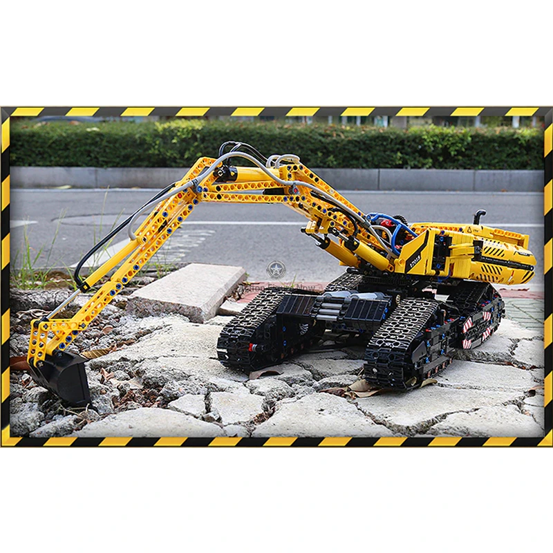 Remote Control Transforming Excavator 2236 Pieces Remote Control Transforming Excavator 2236 Pieces
