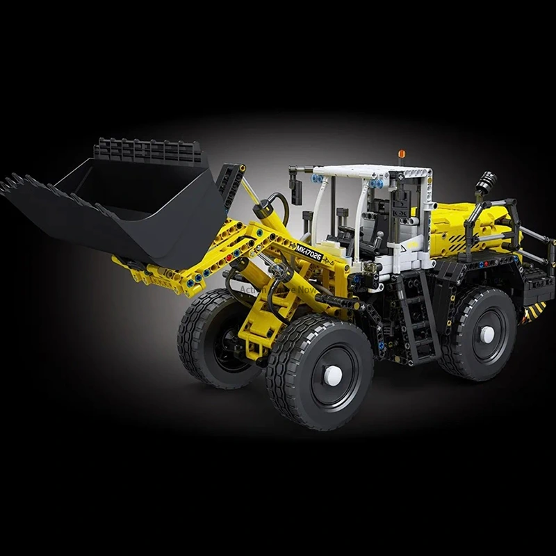 Heavy-Duty 1802-Piece Remote-Controlled Construction Loader Heavy-Duty 1802-Piece Remote-Controlled Construction Loader