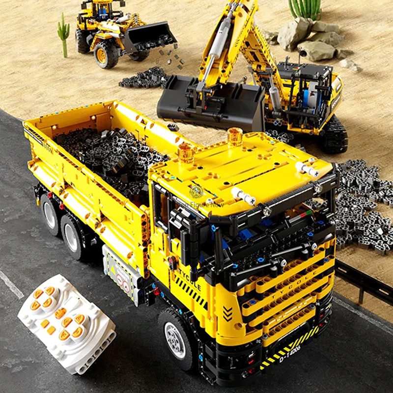 1/20 Scale Remote Controlled Forklift with 2027 Pieces 1/20 Scale Remote Controlled Forklift with 2027 Pieces