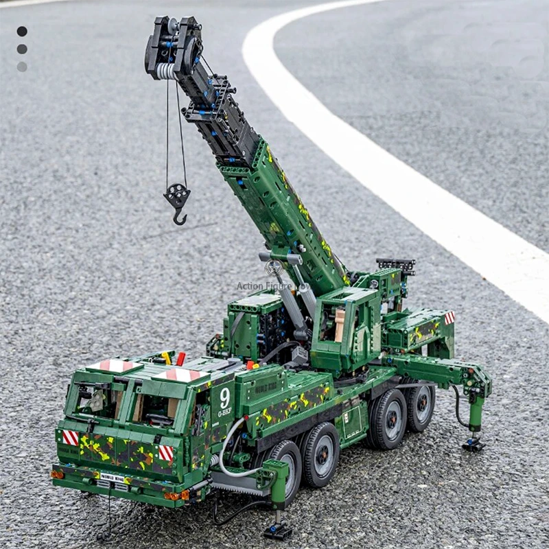 1:32 Remote Controlled Armored Rescue Vehicle (5538 Pieces) 1:32 Remote Controlled Armored Rescue Vehicle (5538 Pieces)