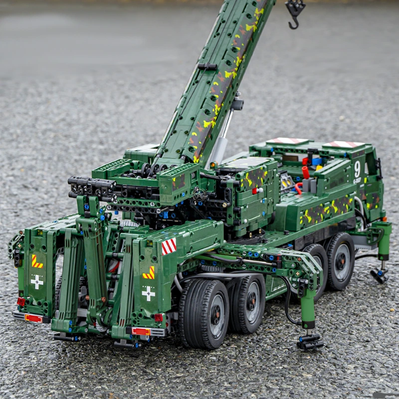 1:32 Remote Controlled Armored Rescue Vehicle (5538 Pieces) 1:32 Remote Controlled Armored Rescue Vehicle (5538 Pieces)