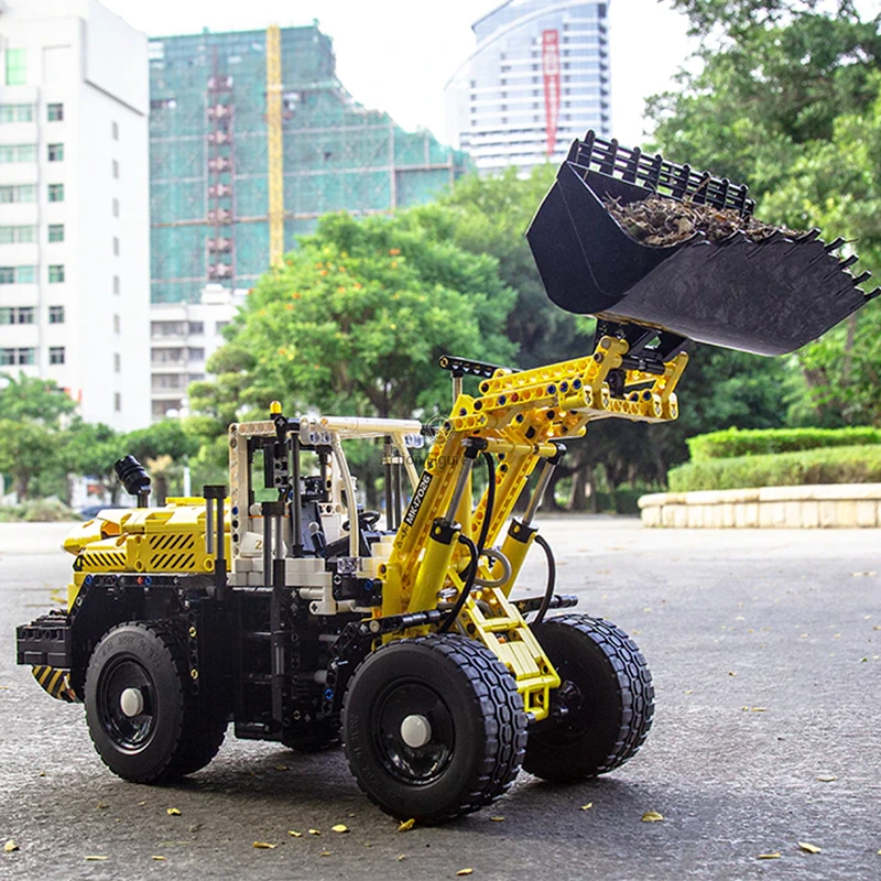 Heavy-Duty 1802-Piece Remote-Controlled Construction Loader Heavy-Duty 1802-Piece Remote-Controlled Construction Loader
