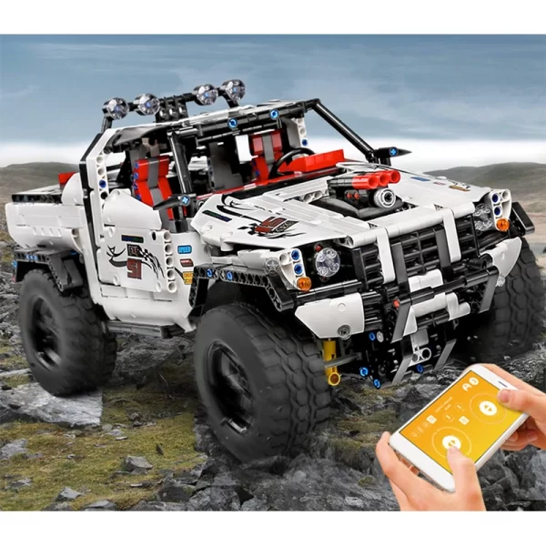 1/14 Remote Controlled 4WD Off-Road Rock Crawler Car with 2013Pcs