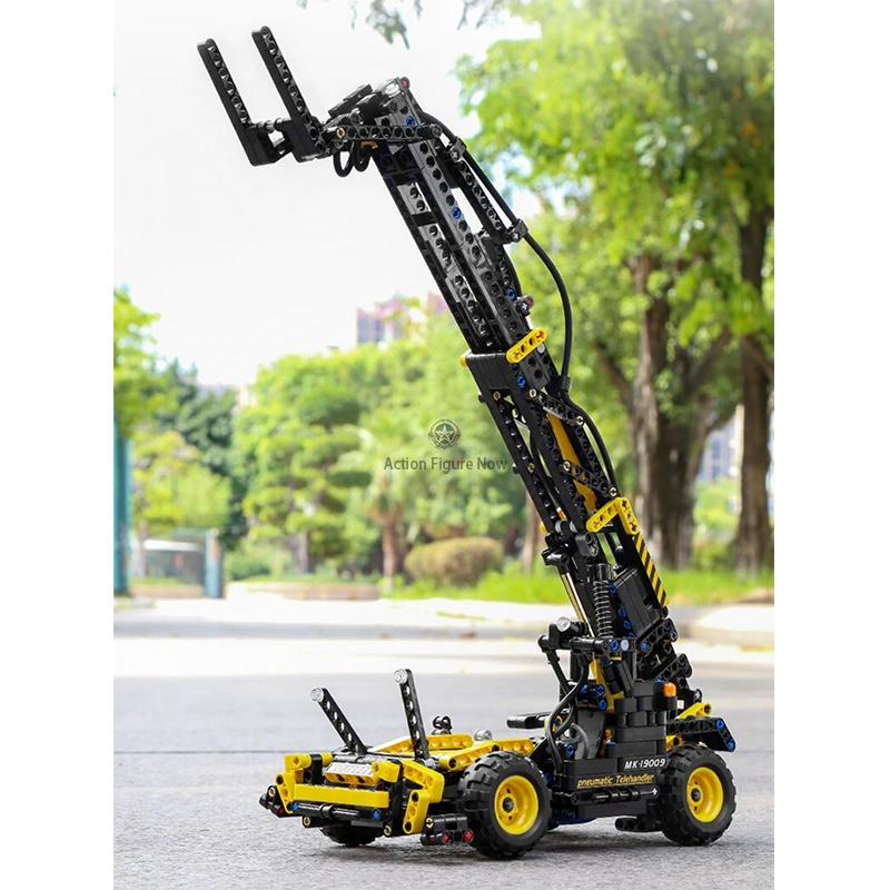 Pneumatic Forklift Building Blocks Set (802 Pieces) Pneumatic Forklift Building Blocks Set (802 Pieces)