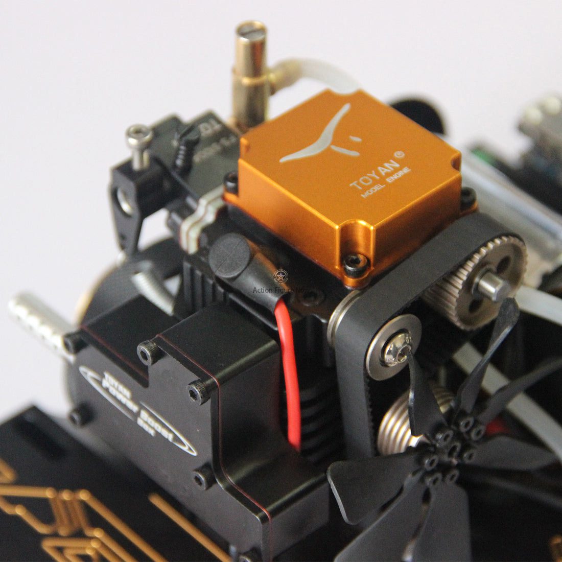 TOYAN RC Methanol 4-Stroke Single Cylinder Internal Combustion Engine Model with 12V Starter Generator, Digital Display, and Phone Charging