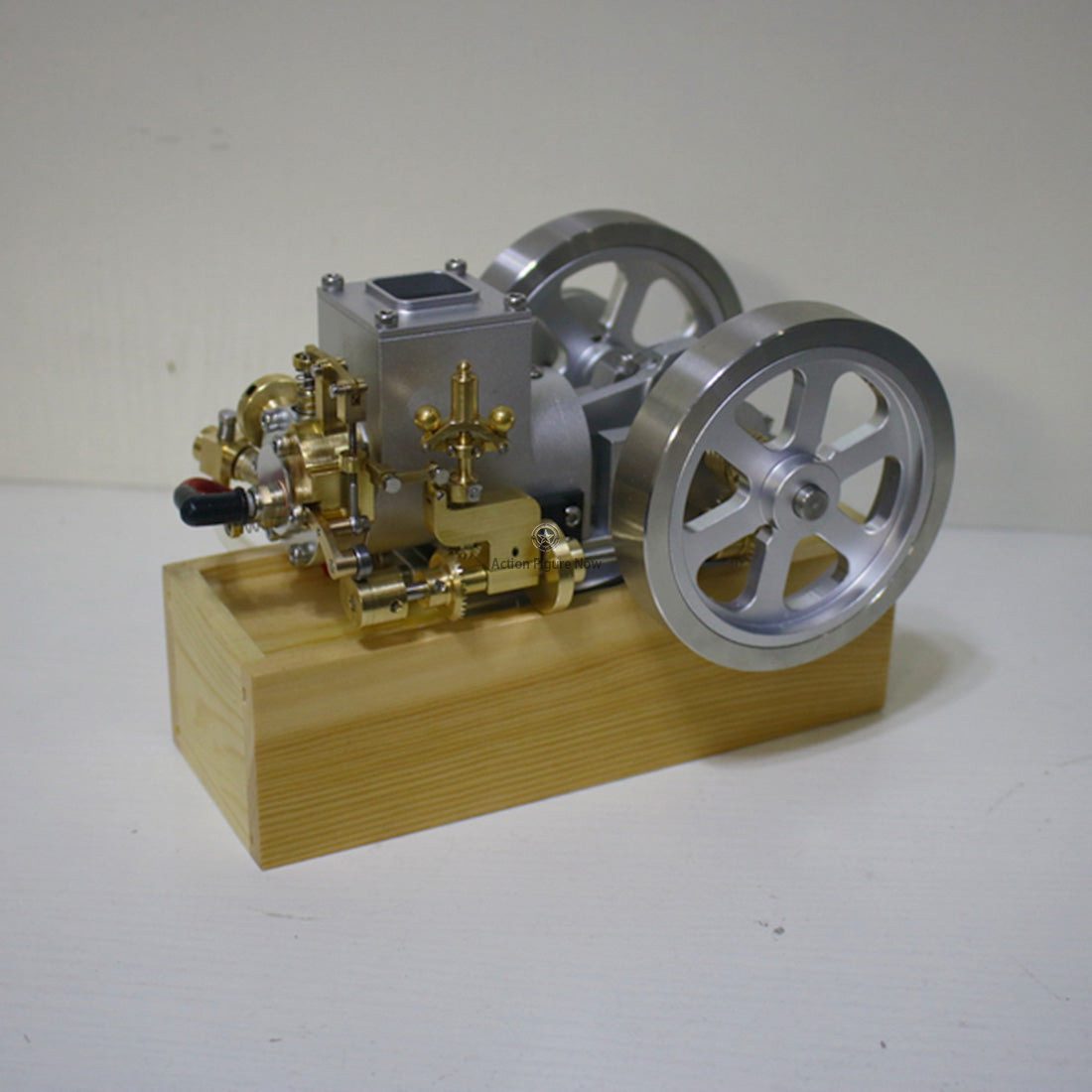 M92 Metal Hit-and-Miss Horizontal Water-Cooled Gasoline Engine Model with Flywheel and Speed Limiter M92 Metal Hit-and-Miss Horizontal Water-Cooled Gasoline Engine Model with Flywheel and Speed Limiter