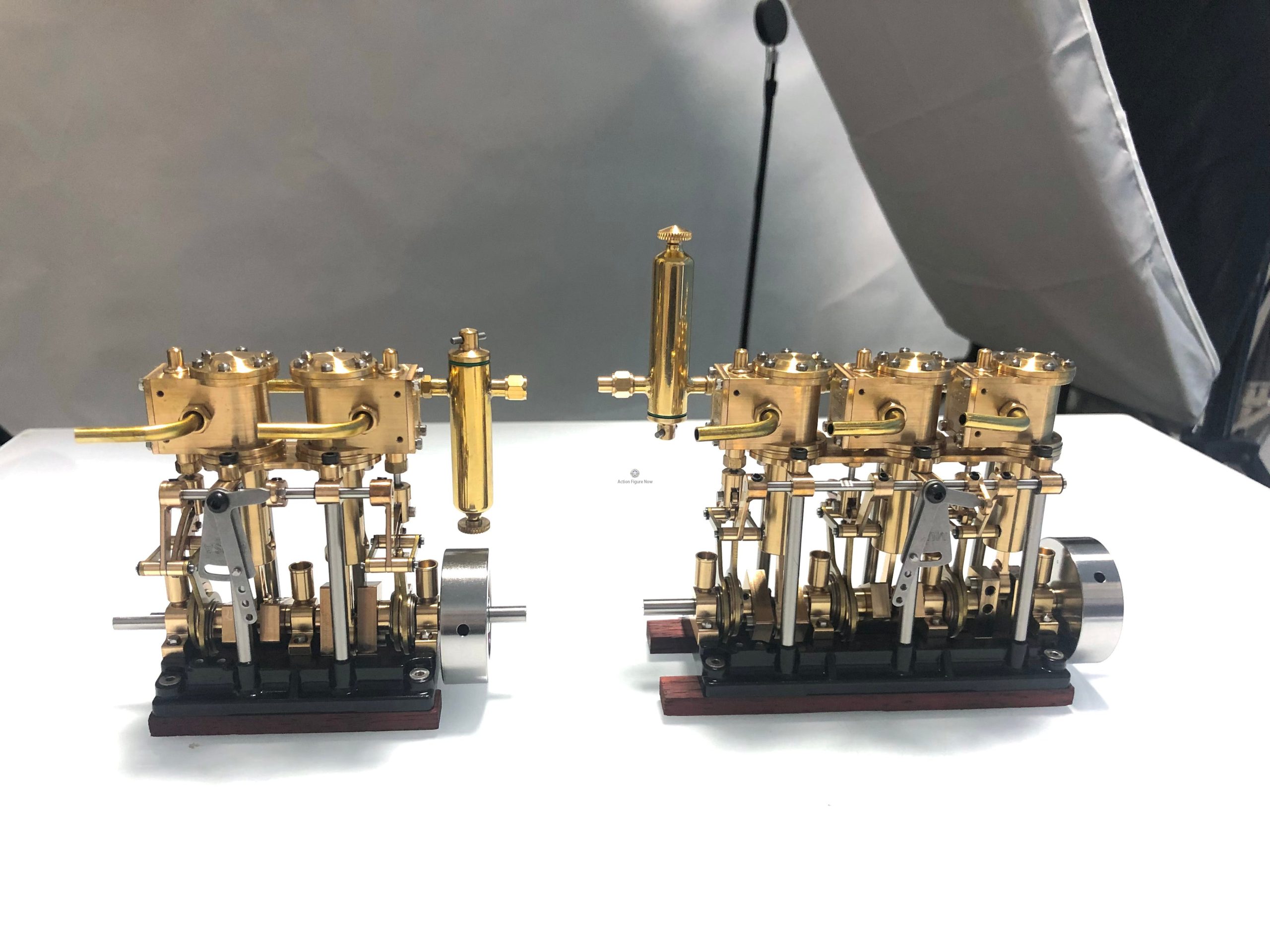 KACIO LS3-13S Three-Cylinder Steam Engine Model with Oil Cup and Forward/Reverse Rotation Capability KACIO LS3-13S Three-Cylinder Steam Engine Model with Oil Cup and Forward/Reverse Rotation Capability