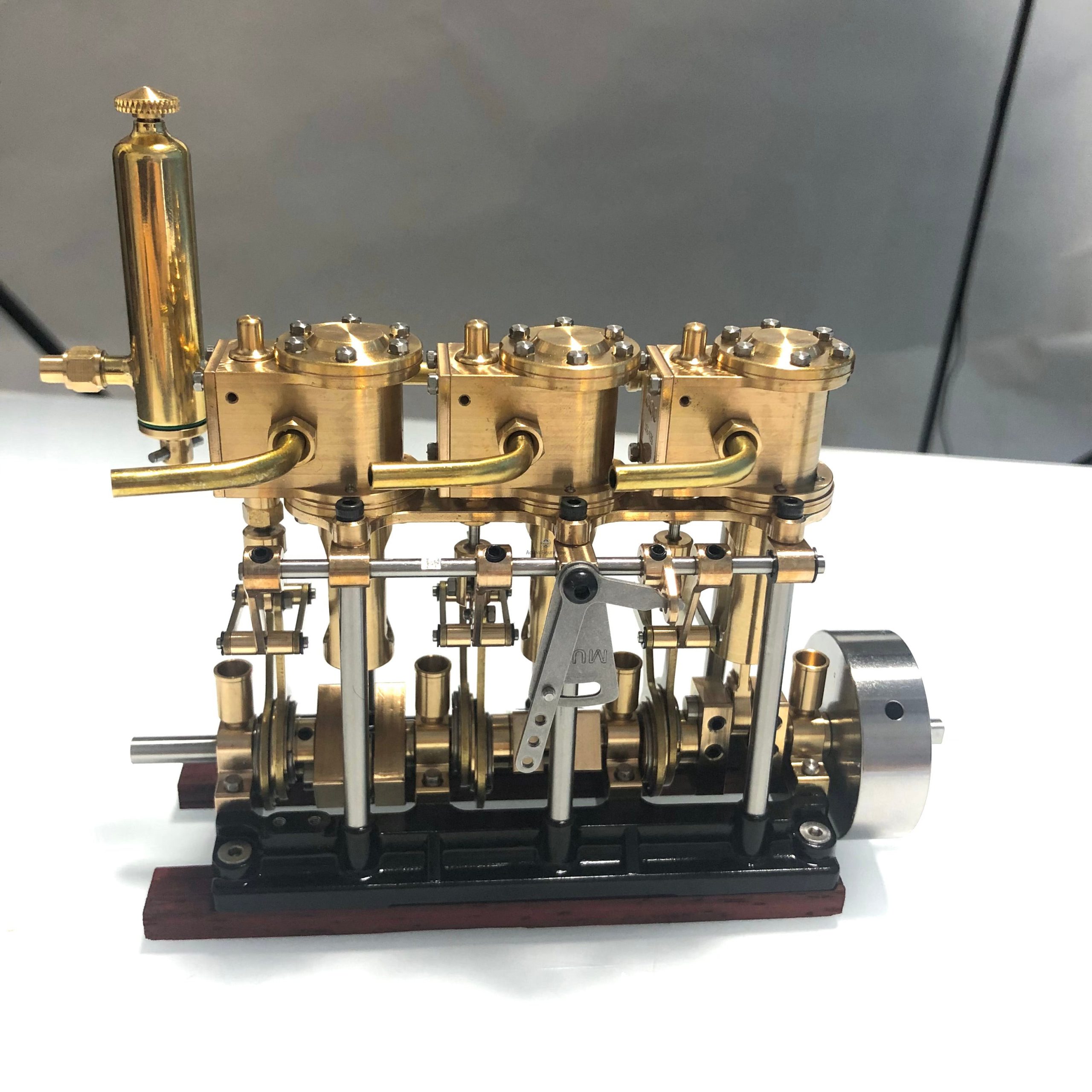 KACIO LS3-13S Three-Cylinder Steam Engine Model with Oil Cup and Forward/Reverse Rotation Capability KACIO LS3-13S Three-Cylinder Steam Engine Model with Oil Cup and Forward/Reverse Rotation Capability