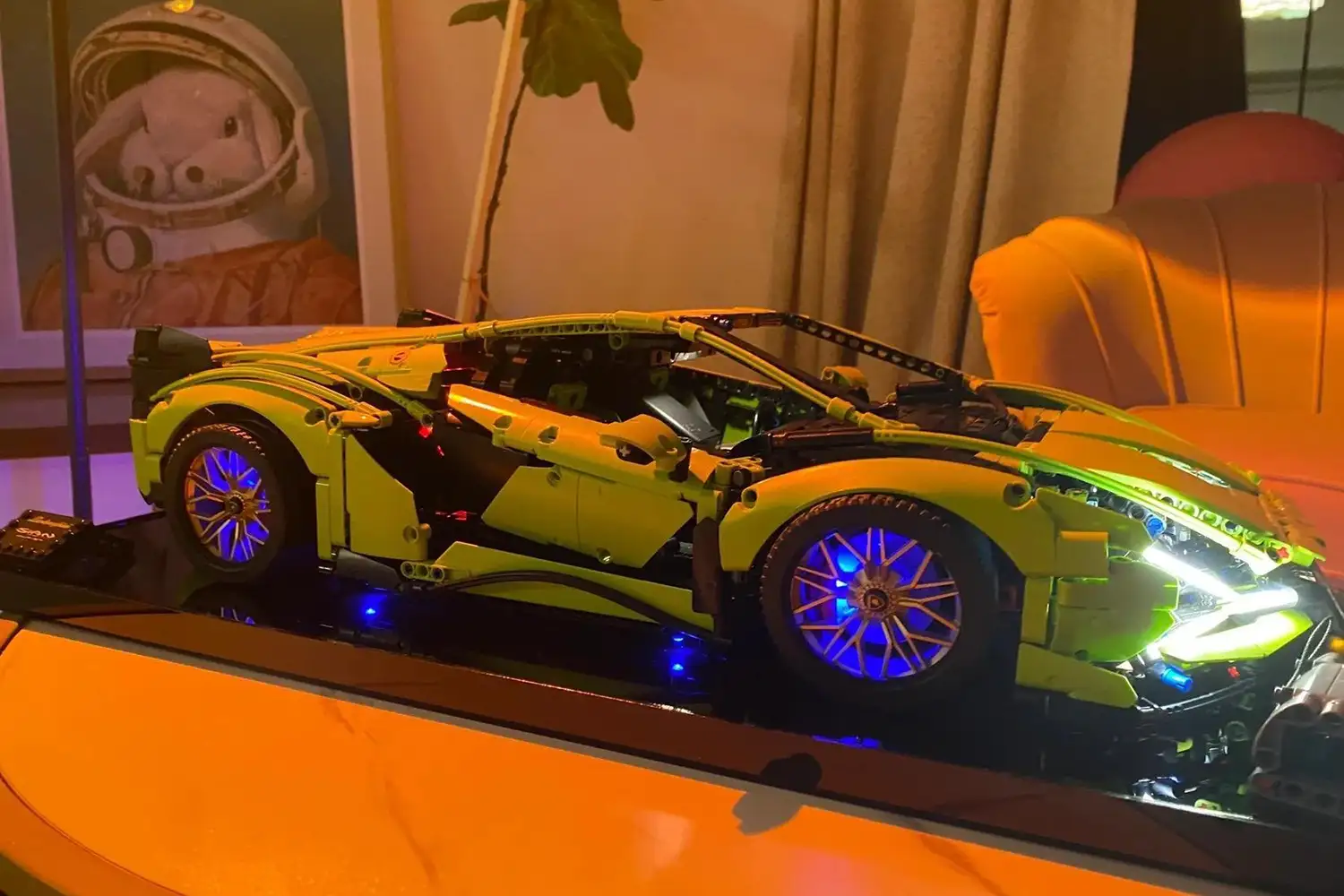 2009-Piece Low-Profile Supercar