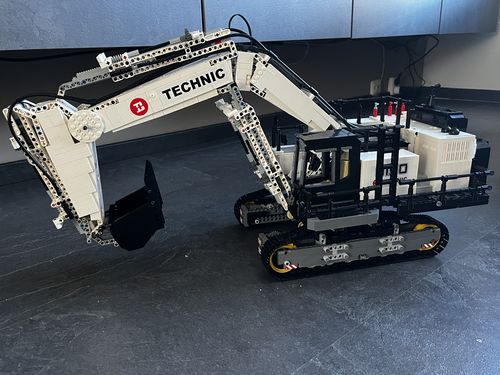 Heavy-Duty Remote-Controlled Digger, 4342pcs photo review