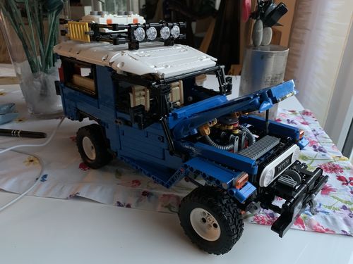 FJ40 Toyota Land Cruiser SUV Jeep 2101pcs Remote Control Building Blocks photo review