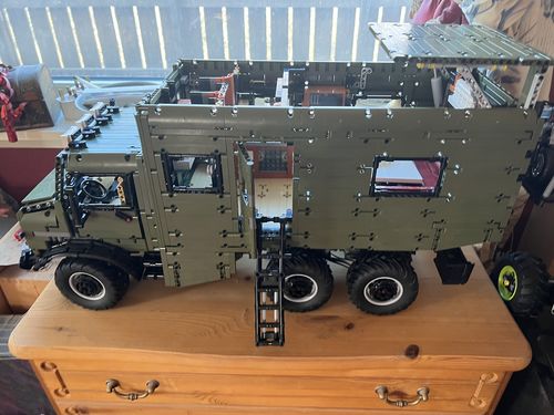6-Wheeled Unimog Remote Control Building Blocks Set (6689 Pieces) photo review