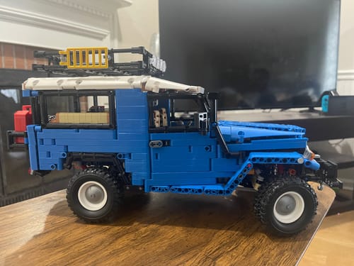 FJ40 Toyota Land Cruiser SUV Jeep 2101pcs Remote Control Building Blocks photo review