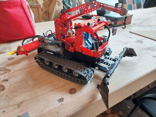 1099pcs Technic Remote Controlled Snow Groomer photo review