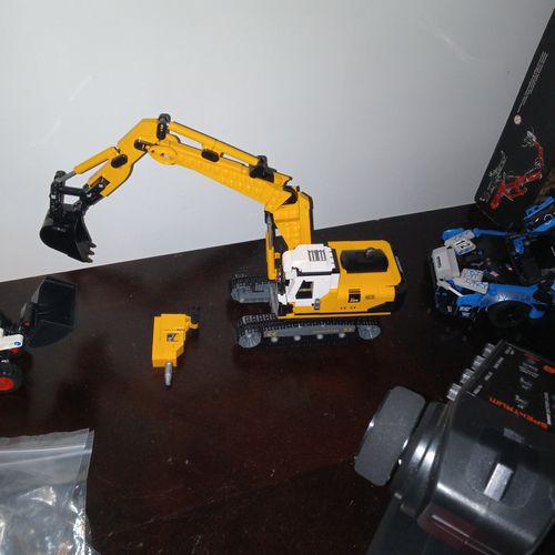 Excavator Building Blocks Set (722 Pieces) photo review