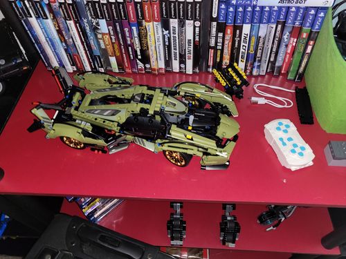 1038pcs Remote-Controlled Concept Bull Building Blocks Set photo review