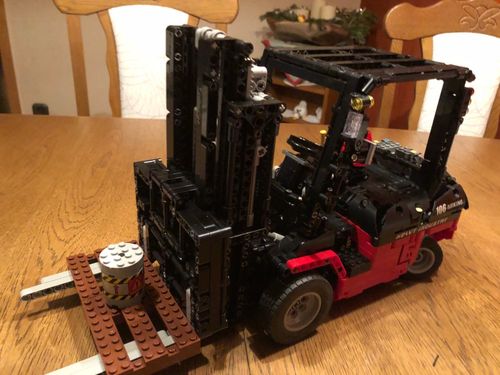 1718pcs Remote Control Forklift Truck photo review