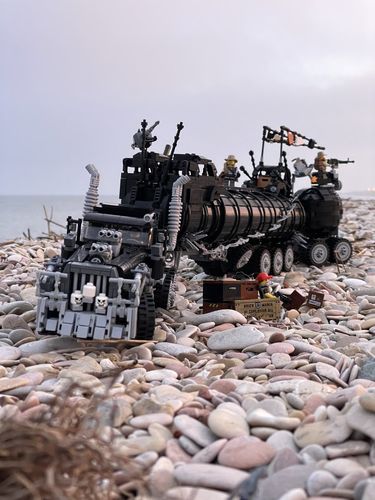 War Rig Ultimate Edition Building Block Set (3323 Pieces) photo review