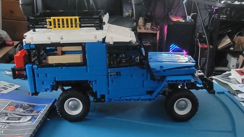 FJ40 Toyota Land Cruiser SUV Jeep 2101pcs Remote Control Building Blocks photo review