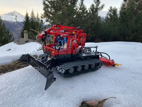 1099pcs Technic Remote Controlled Snow Groomer photo review