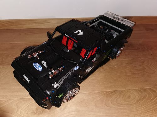 Remote Controlled Lowered Pickup Truck with 3694 Pieces photo review