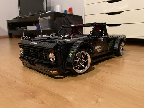 Remote Controlled Lowered Pickup Truck with 3694 Pieces photo review