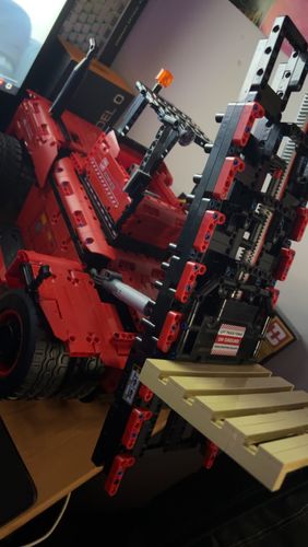 Heavy-Duty Remote-Controlled Forklift (2015+ Pieces) photo review