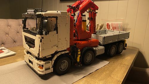 8238 Pieces Remote-Control Crane Truck photo review